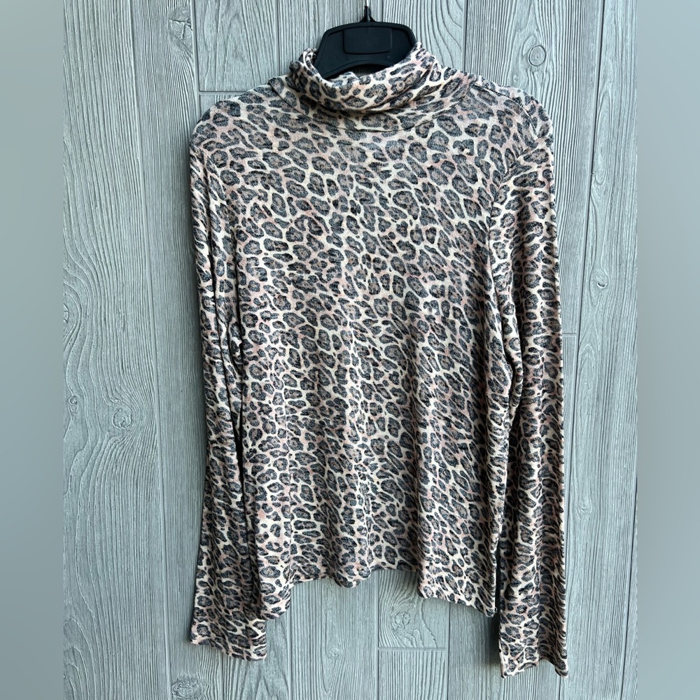 Mud Pie Leopard Print Turtleneck Top Women’s Large Lightweight Stretchy Animal